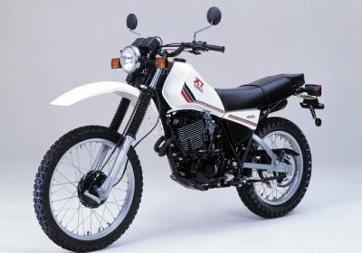 Yamaha XT400 82  1.jpg